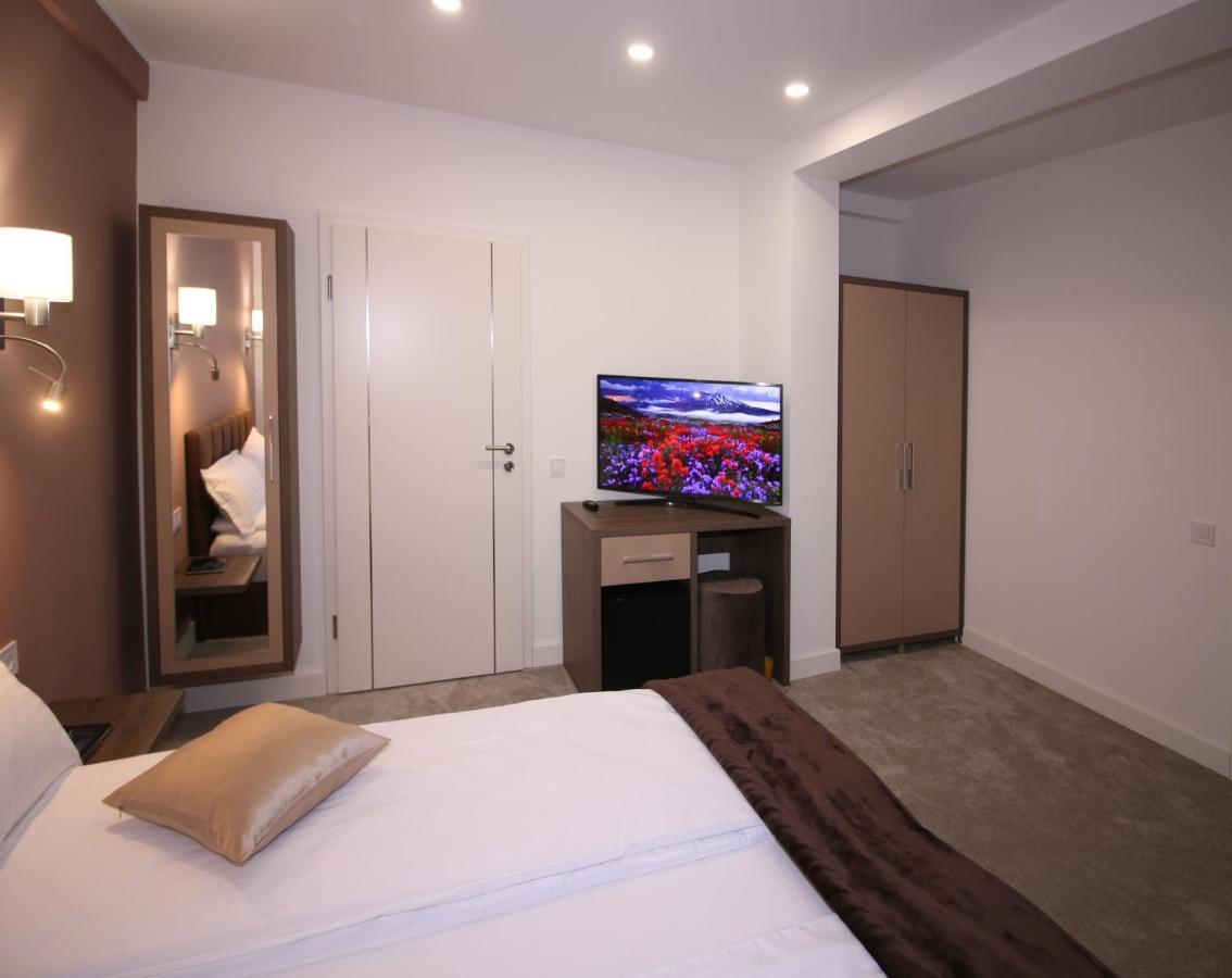 The Butterfly Hotel Sangeorgiu de Mures Ngoại thất bức ảnh