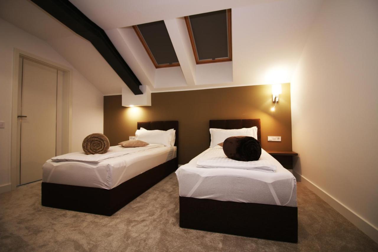 The Butterfly Hotel Sangeorgiu de Mures Ngoại thất bức ảnh