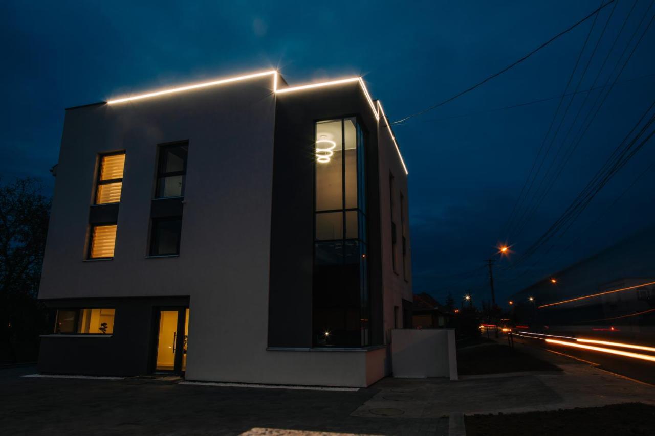 The Butterfly Hotel Sangeorgiu de Mures Ngoại thất bức ảnh