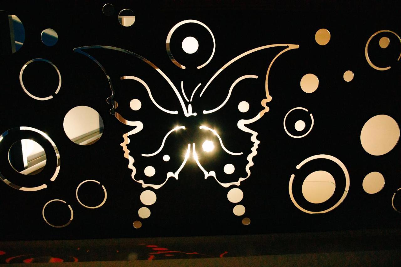 The Butterfly Hotel Sangeorgiu de Mures Ngoại thất bức ảnh